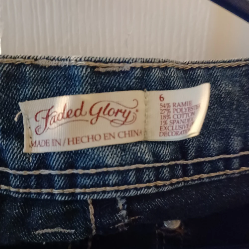 Jeans - Picture 1 of 3